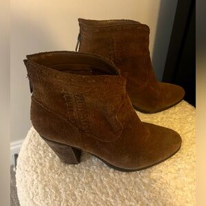 Vince Camuto suede ankle boots size 9.5